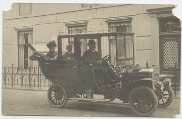 Auto voor huis in Nigtevegt