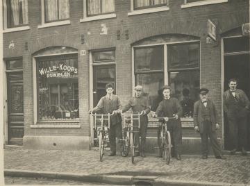 Fietsenwinkel, Pieter Nieuwlandstraat in de Dapperbuurt van Amsterdam