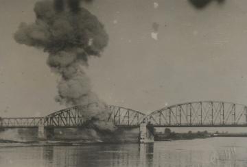 Opblazen spoorbrug over de IJssel bij Deventer