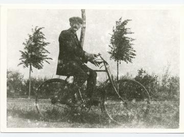 Klaas Kremer op de fiets