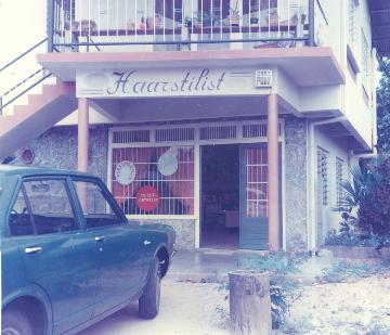 Eerste kapsalon in Suriname
