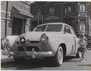 Chique auto in de Roemer Visscherstraat