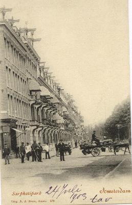 Sarphatipark aan de Albert Cuypstraat zijde