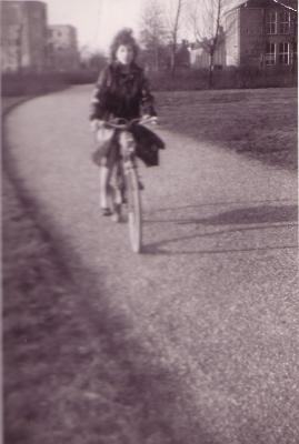 Antonia op de fiets