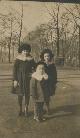 Portret van drie kinderen in het Vondelpark